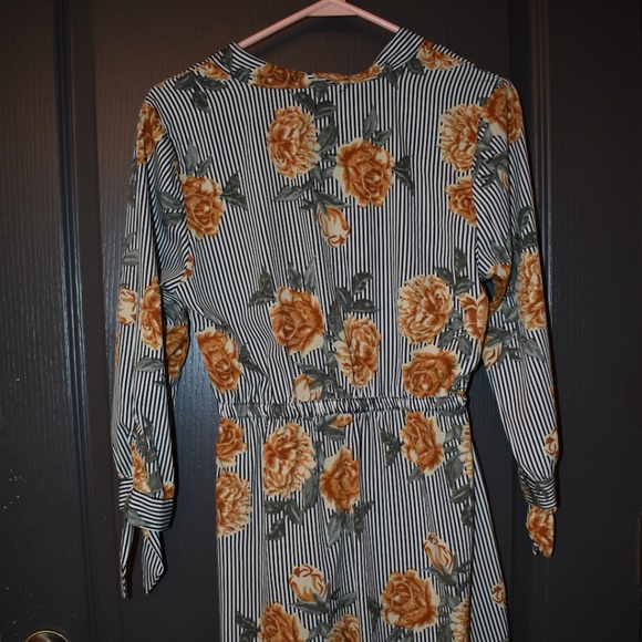 Floral dress - Picture 2 of 2